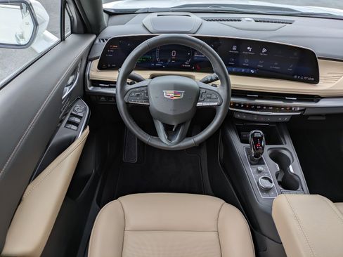 Used 2025 Cadillac XT4 Premium Luxury w/ Technology Package image 15