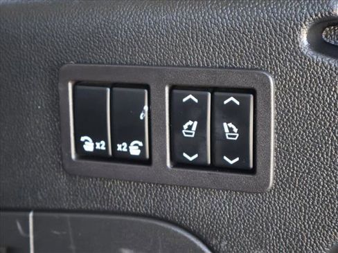 Used 2019 Chevrolet Suburban Premier w/ Premier Plus Edition AWD/4WD image 7