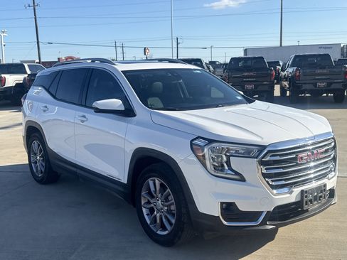 Used 2023 GMC Terrain SLT w/ LPO, Cargo Package image 16