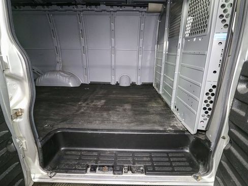 Used 2022 Chevrolet Express 2500 image 17