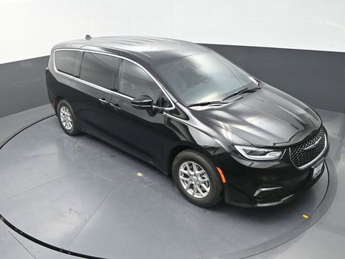 New 2026 Chrysler Pacifica Select image 11