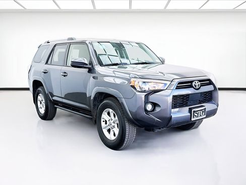 Used 2023 Toyota 4Runner SR5 image 3