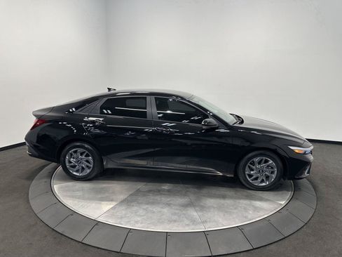 Certified 2024 Hyundai Elantra SEL FWD image 8