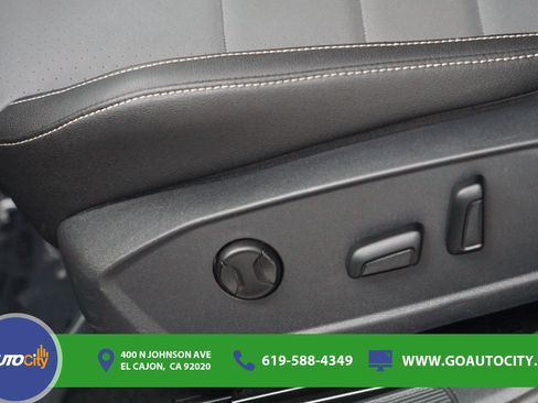Used 2025 Volkswagen Jetta SE FWD image 17