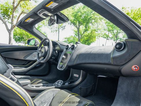 Used 2018 McLaren 570S Spider image 37
