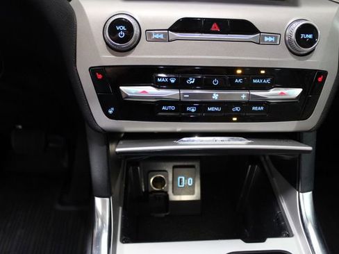 Used 2022 Ford Explorer XLT w/ Equipment Group 202A image 24