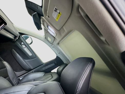 Used 2023 Volvo XC40 B5 Plus w/ Protection Package Premier image 27