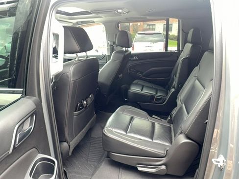 Used 2018 Chevrolet Suburban LT image 13