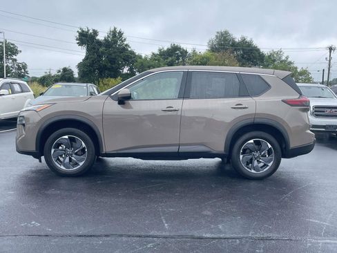 Used 2025 Nissan Rogue SV FWD image 4