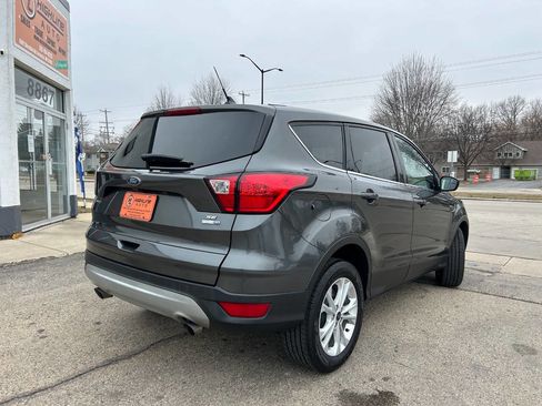 Used 2019 Ford Escape SE image 4