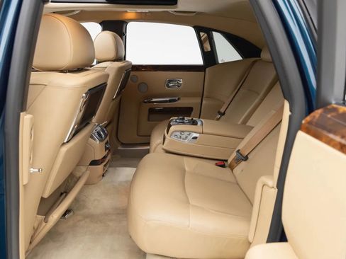 Used 2010 Rolls-Royce Ghost RWD image 32