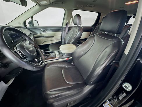 Used 2024 Kia Carnival LX image 13