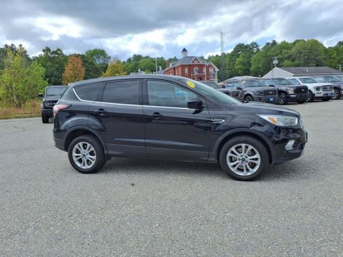 Used 2017 Ford Escape SE image 4