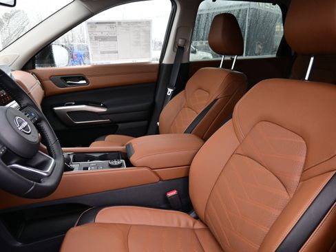 New 2025 Nissan Pathfinder Platinum image 25