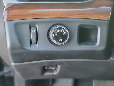 Used 2019 Cadillac Escalade ESV Premium Luxury image 21