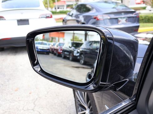 Used 2023 BMW 530e w/ Premium Package image 42