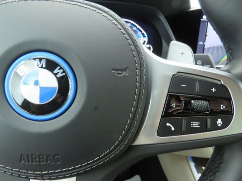 Certified 2023 BMW X5 xDrive45e w/ Executive Package image 12