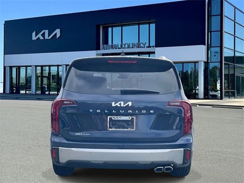 New 2025 Kia Telluride S image 10