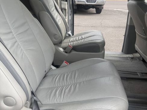 Used 2011 Toyota Sienna Limited w/ Premium Pkg AWD/4WD image 15