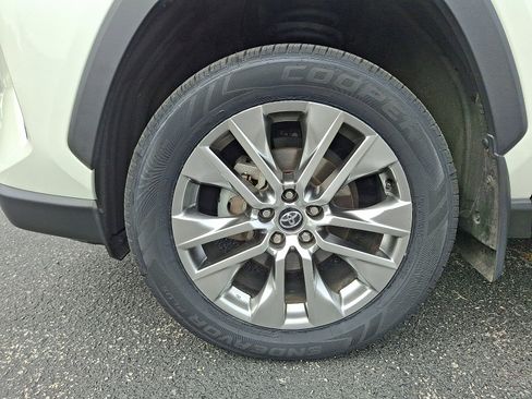 Used 2021 Toyota RAV4 Limited image 28