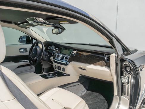 Used 2016 Rolls-Royce Wraith RWD image 65