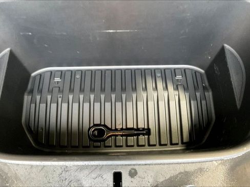 Used 2024 Tesla Model Y 2WD image 29