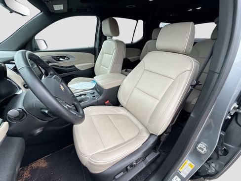 Used 2023 Chevrolet Traverse Premier image 13