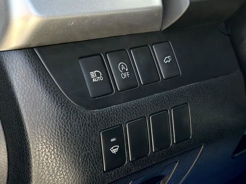 Used 2017 Toyota Highlander XLE w/ Carpet Mat Package AWD/4WD image 12