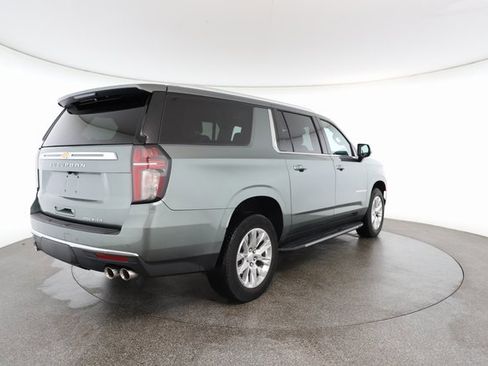 Used 2023 Chevrolet Suburban Premier image 17