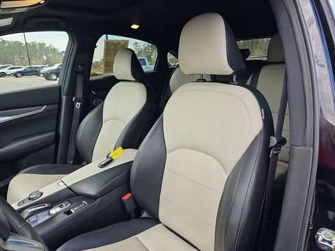 Used 2025 INFINITI QX55 Essential image 19