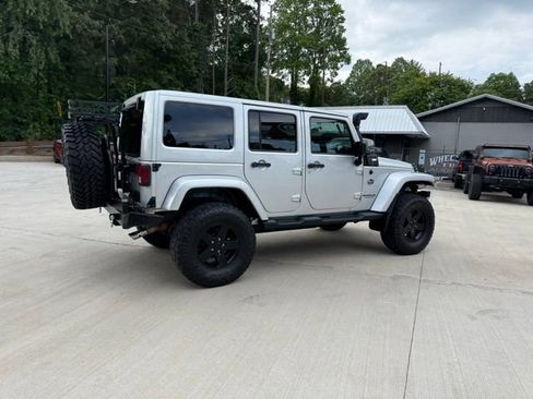 Used 2012 Jeep Wrangler Unlimited Sahara AWD/4WD image 5