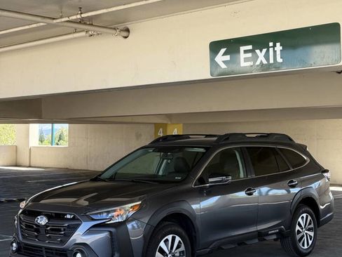 Used 2025 Subaru Outback Premium image 1