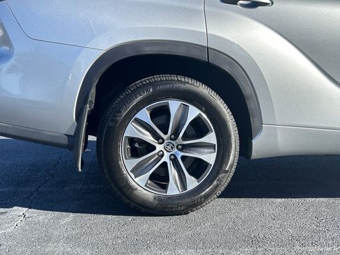 Used 2020 Toyota Highlander XLE image 34
