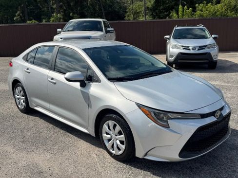 Used 2020 Toyota Corolla LE image 1