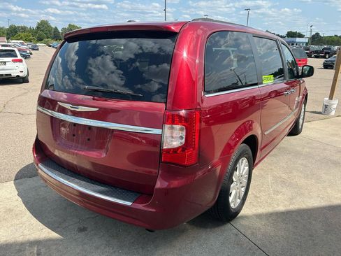 Used 2016 Chrysler Town & Country Touring w/ Driver Convenience Group FWD image 5