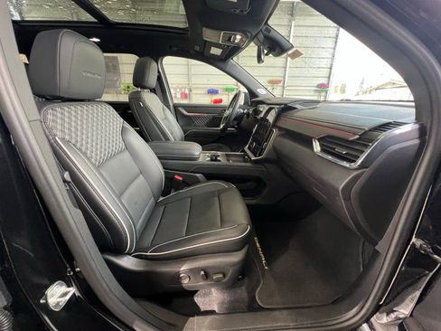 Used 2024 GMC Acadia Denali image 16