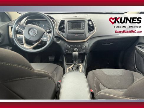 Used 2016 Jeep Cherokee Latitude FWD image 22