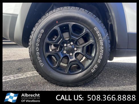 Used 2022 Jeep Cherokee Latitude w/ Sun & Sound Group image 34