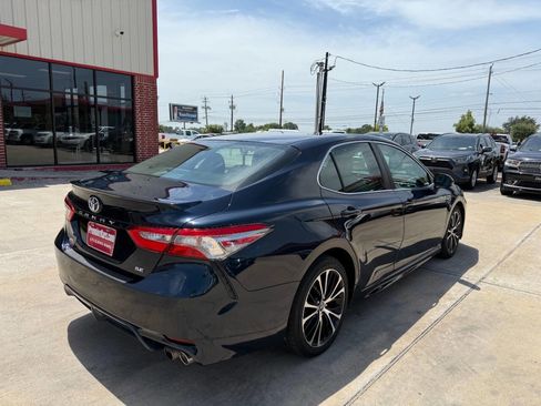 Used 2018 Toyota Camry SE w/ Moonroof Package FWD image 4