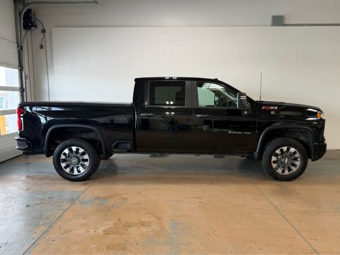 Used 2024 Chevrolet Silverado 2500 Custom w/ Custom Value Package image 7
