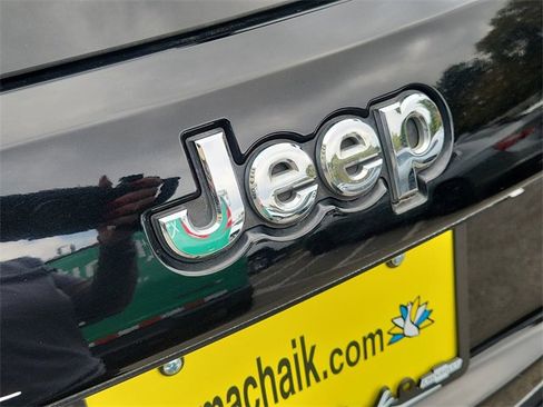 Used 2017 Jeep Grand Cherokee Limited image 29