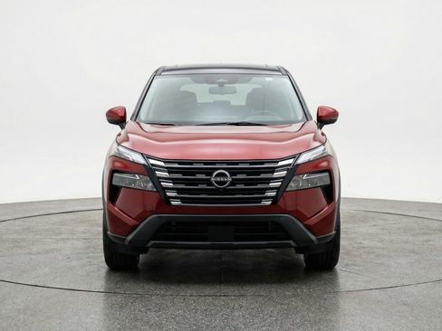 Used 2025 Nissan Rogue SV image 2