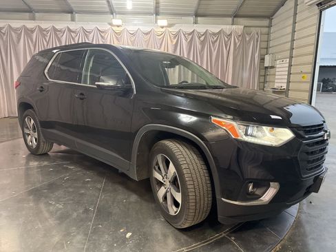 Used 2019 Chevrolet Traverse LT w/ LT Premium Package image 3
