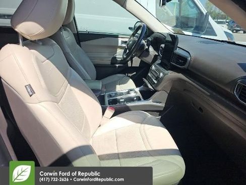 Used 2020 Ford Explorer Platinum w/ Premium Technology Package AWD/4WD image 8