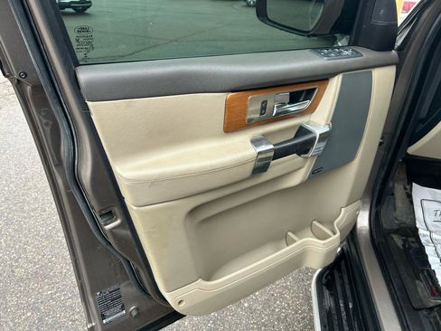 Used 2016 Land Rover LR4 HSE image 14