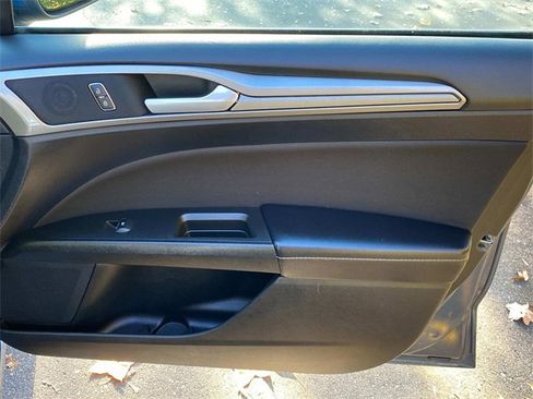 Used 2019 Ford Fusion SE image 37