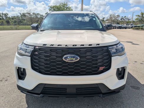 Used 2025 Ford Explorer ST AWD/4WD image 3