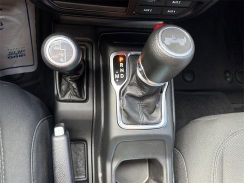 Used 2023 Jeep Wrangler Sport S image 33