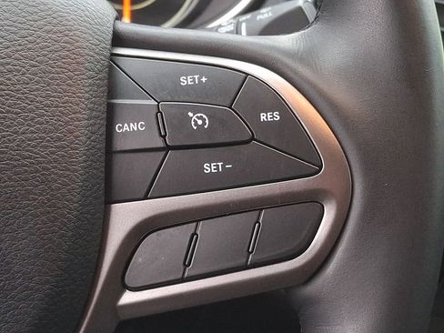 Used 2019 Jeep Cherokee Limited image 16