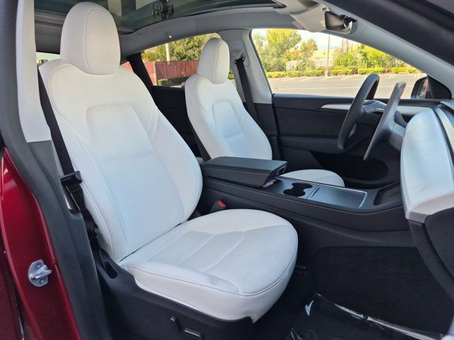 Used 2024 Tesla Model Y Long Range AWD/4WD image 21